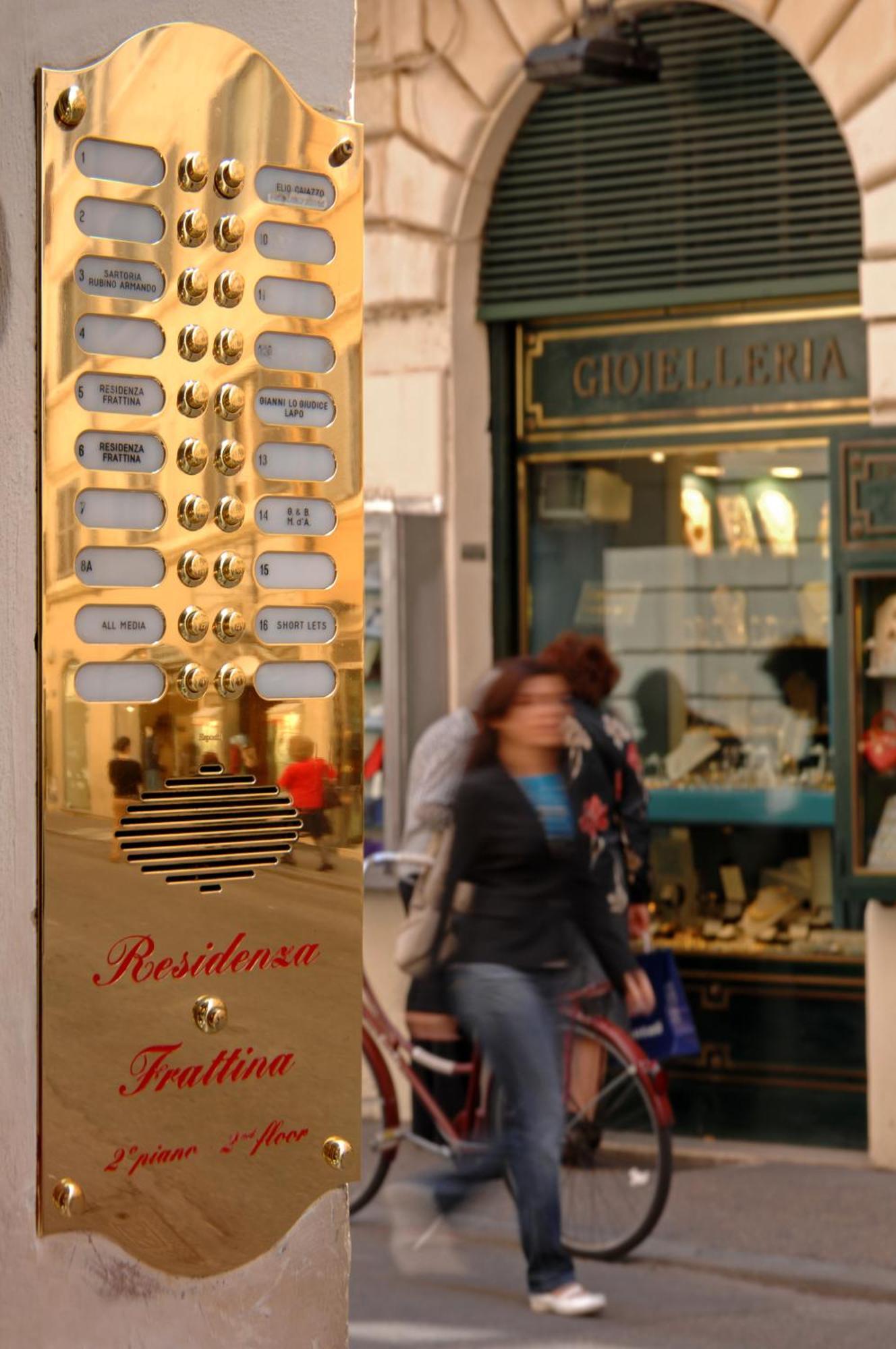 Residenza Frattina Hotel Rome Exterior photo