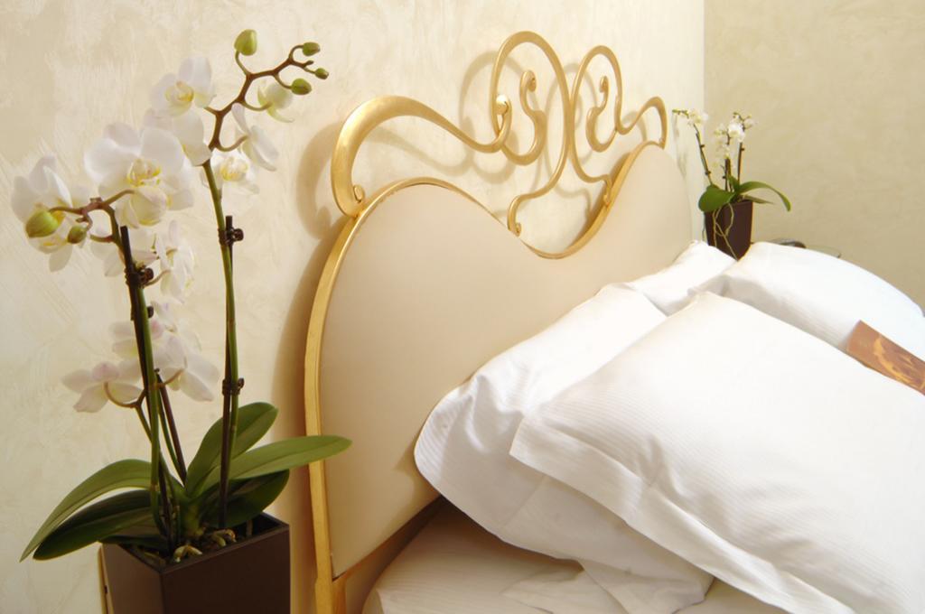 Residenza Frattina Hotel Rome Exterior photo